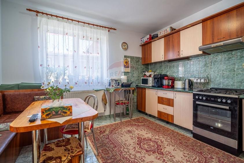 Casa spatioasa in Busteni, cu vedere superba catre Muntii Bucegi - 8