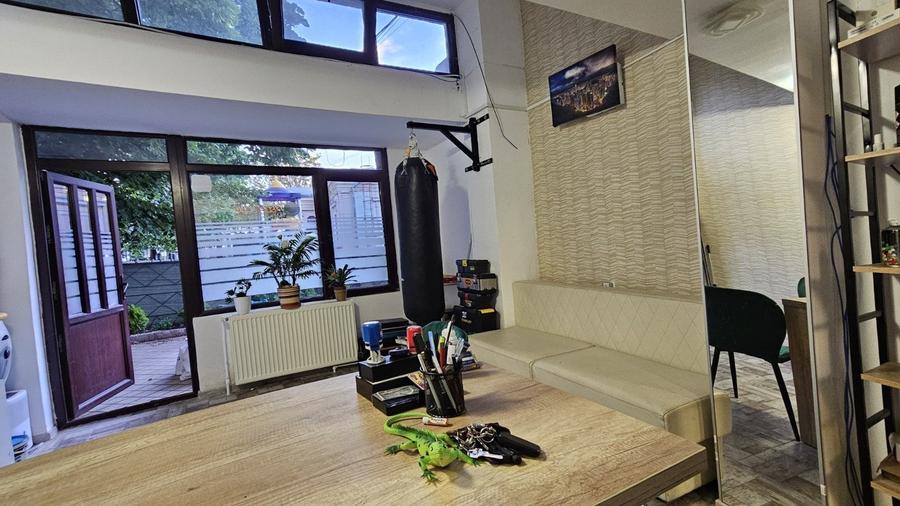 Spatiu Birouri. 25 mp + dependinte - Parter - Central Pitesti - 1