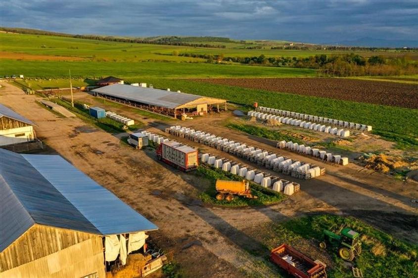 Film&Tur! Domeniu pe 222.000mp+ Ferma +Anexe specifice+Constructie+
rezidential - 24