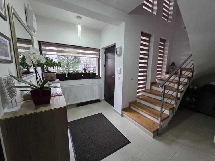 VAND CASA tip duplex P+1, Valea Voievozilor , LA 3 KM DE Targoviste - 6