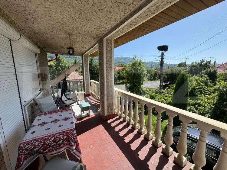 De Vanzare Casa de Vacan?a cu Teren Generos 5.755 m2 , 3 Camere - 12