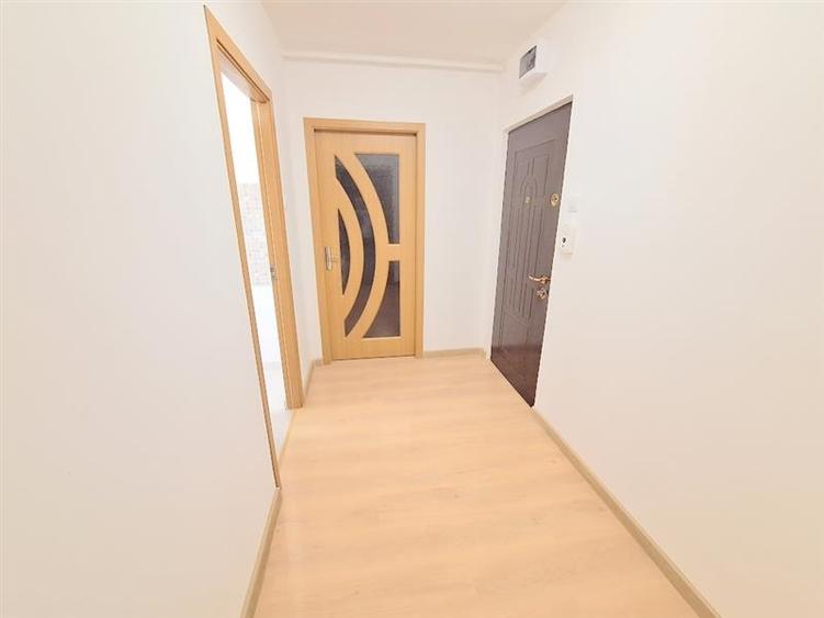 Apartament 3 camere, Renovat 2025, cu 2 balcoane,Bacau - 1