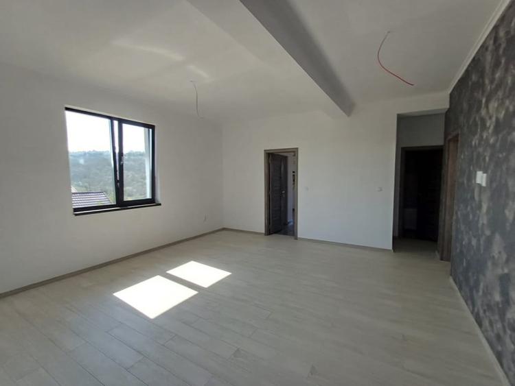 Casa cu 4 camere, 2 bai, beci spatios si 400 mp teren - 20