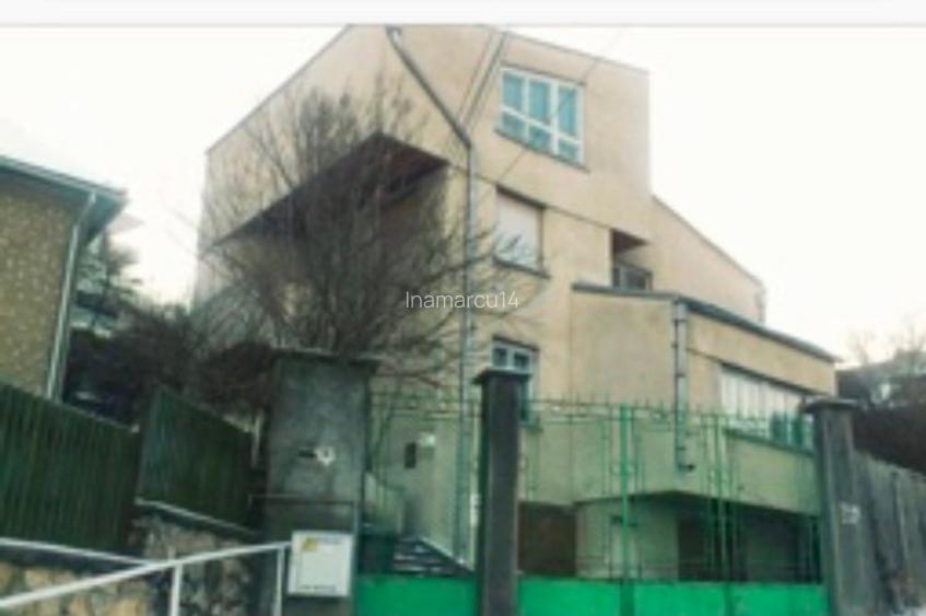 Casă cu panoramă  Str Horia