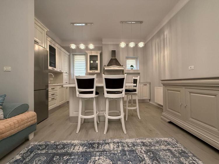 Apartament central, 3 camere  renovat complet, comision 0 - 14