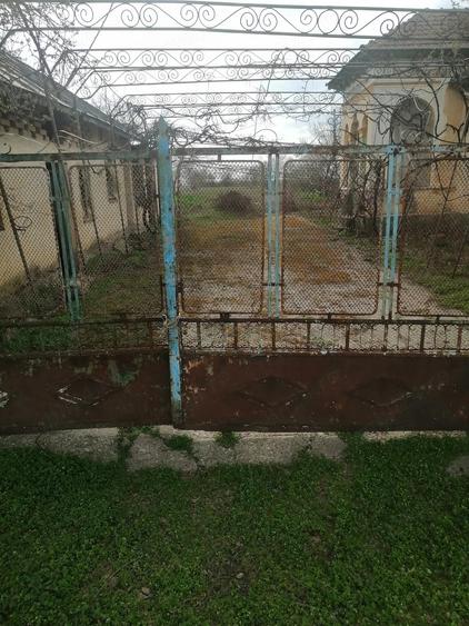 Casa, curte ?i anexa de vanzare - 3