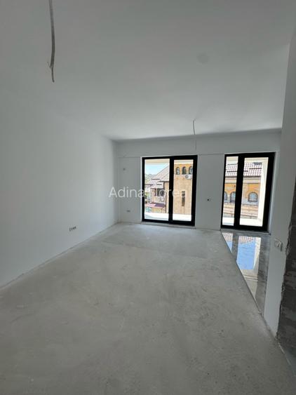 Apartament cu 2 camere semidecomandat în Teiul Doamnei