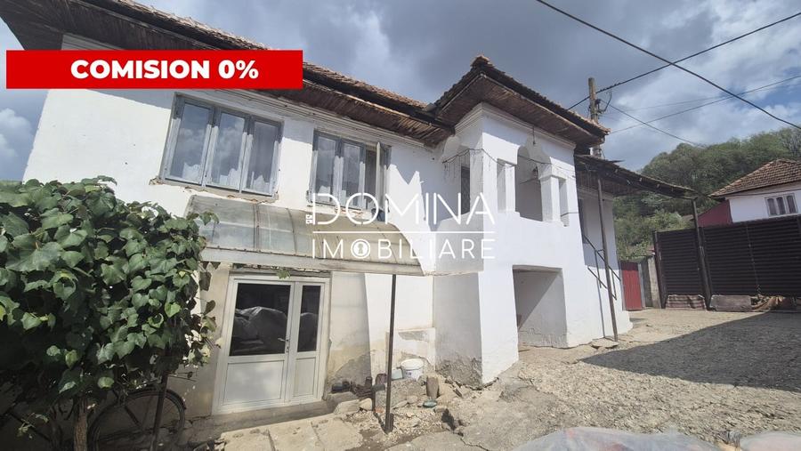 Vanzare casa traditionala situata in Bengesti-Ciocadia, strada Linia Mare - 1