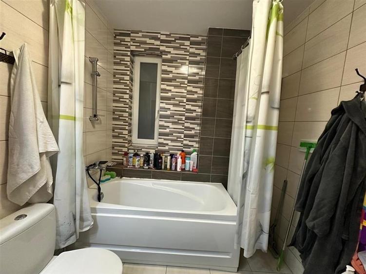 Apartament 3 camere balcon loc de parcare zona Lazaret - 9