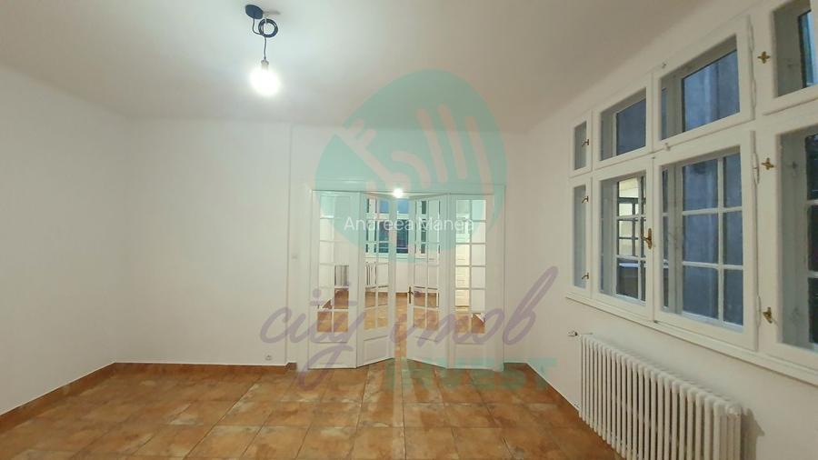 Apartament cu 4 camere nedecomandat în P-ța Romană Apartament cu 4 camere nedecomandat în P-ța Romană