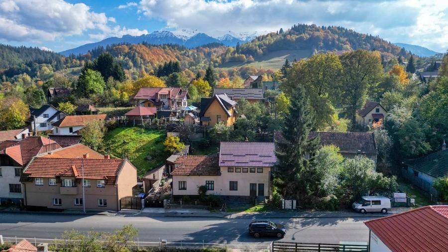 Comuna Bran, str. Pricipala, casa partial renovata, P + E, dependinte, foisor - 10