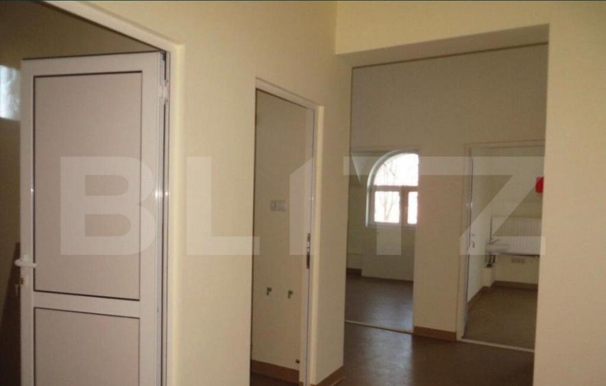 Casa de vanzare , anterior clinica medicala , 1174mp, 30 cam - 4