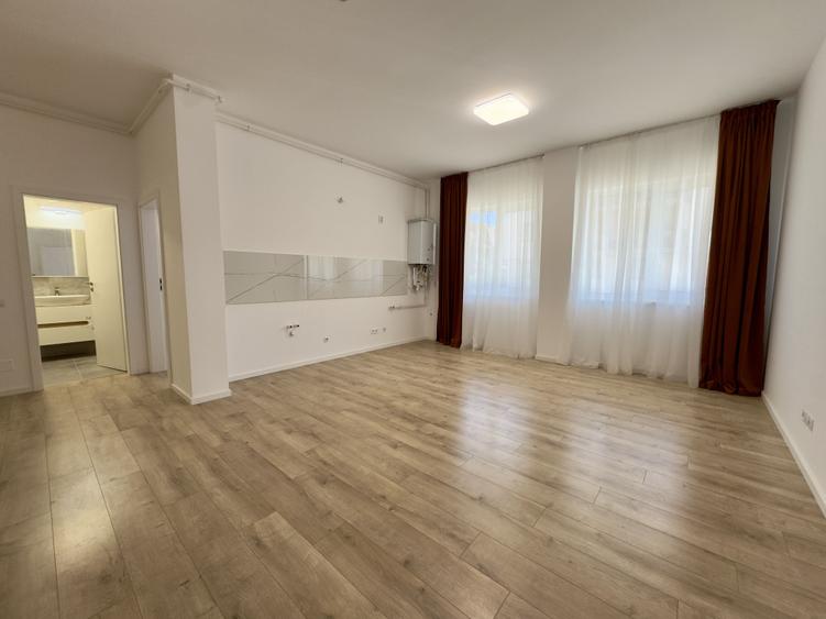 Apartament cu 3 camere semidecomandat în Florești