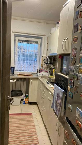 Apartament cu 3 camere,baie,hol,bucatarie si anexe - 1