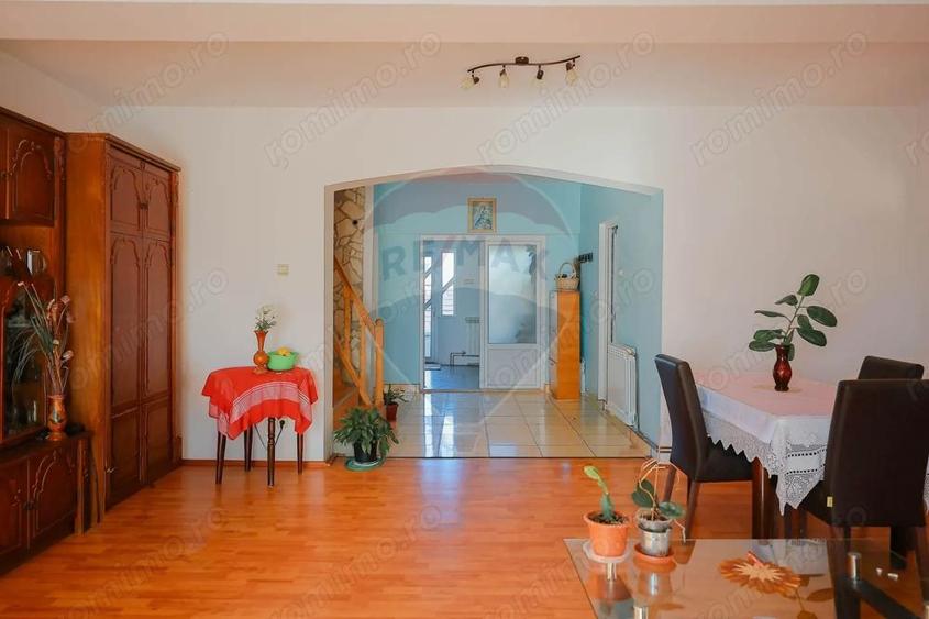 Duplex cu 5 camere ?i 506 mp teren de vanzare, str. Nufarului - 15