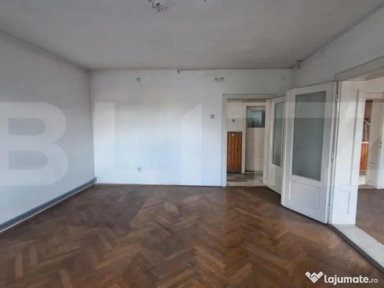 Casa deosebita D-P-E+POD, 6 camere, 200 mp + 1053 mp teren, - 2