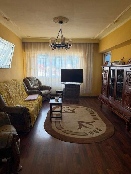 De vanzare apartament cu 3 camere mobilat in centrul Municipiului Targoviste - 115.000 euro - 1