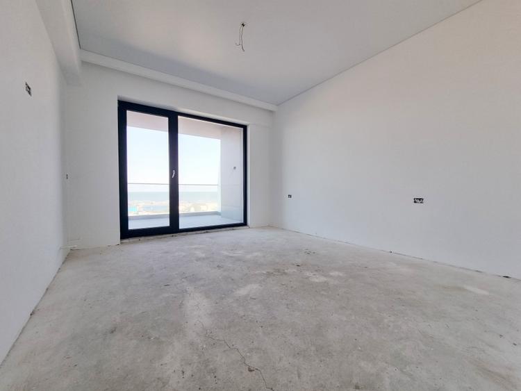 Priveliste frontala la mare, la cativa pasi de nisip - 4