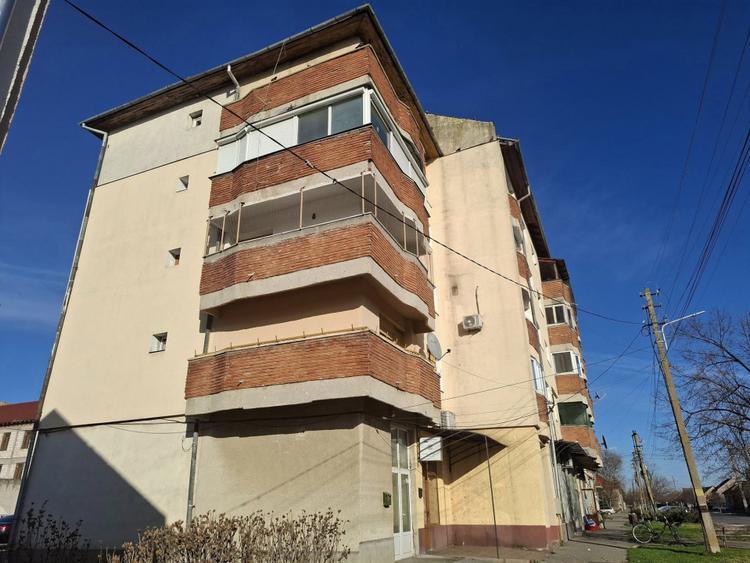 De vanzare 2 apartamente pe acelasi etaj in Nadlac cu garaj - 12