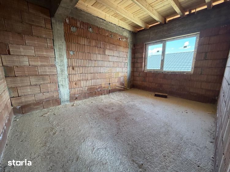 Casă cu 4 camere cu Teren 180 Mp în Dâmbul Rotund