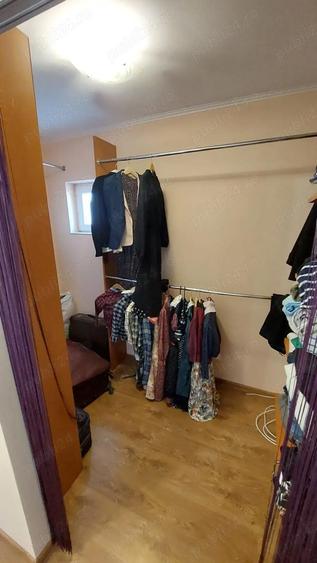 Vand Casa cu etaj,casa este dotata cu panouri fotovoltaice monocristaline . - 1