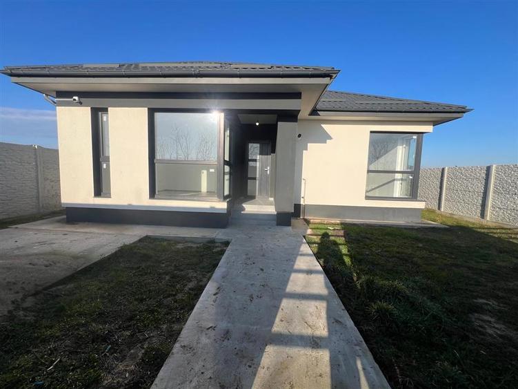 De vanzare casa pe parter-3 camere, 2 bai, teren 376 mp - 2