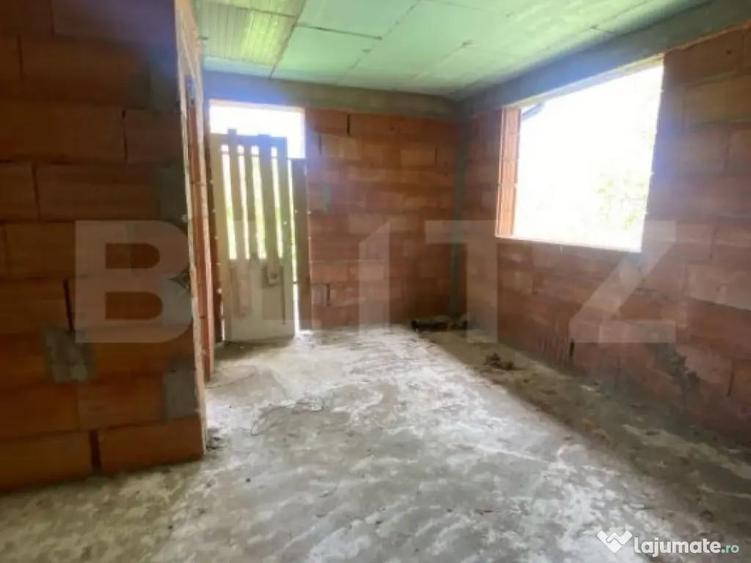 Casa la rosu, cu 3 camere, 74 mp, teren 800 mp, zona Centur - 5