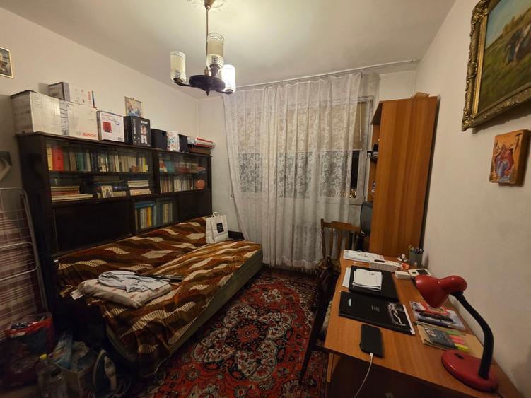 Titan, 5 minute metrou, strandul Cara, pe strada Stanila, bloc H, 4 etaje - 1