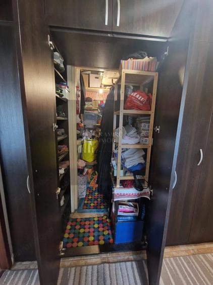 Apartament cu 4 camere semidecomandat în Central