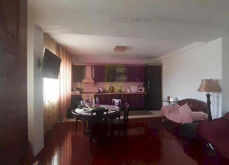 Casă individuală cu 15 camere decomandat cu Canalizare în Băneasa