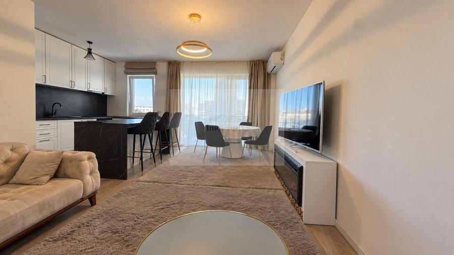 Apartament cu 3 camere semidecomandat, mobilat în Central