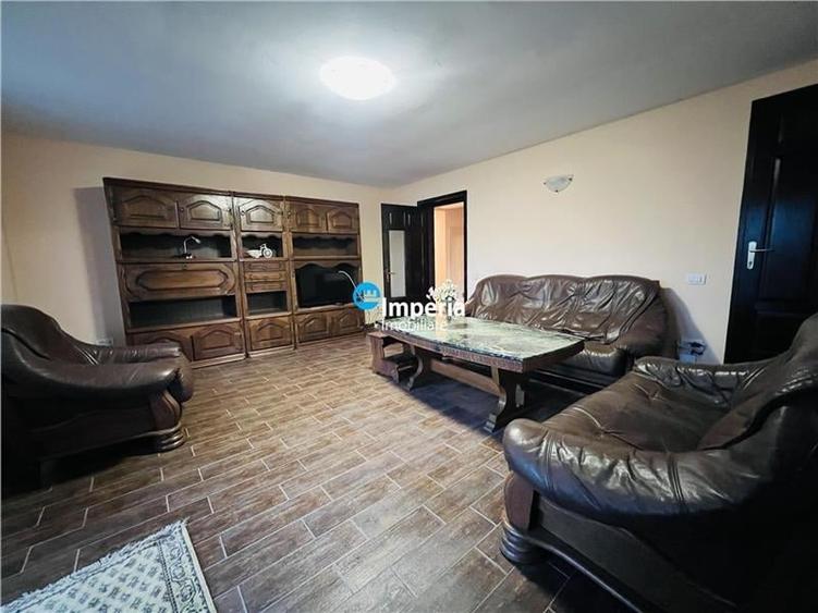 Inchiriez apartament 3 camere, decomandat,  Podul de Fier - 2