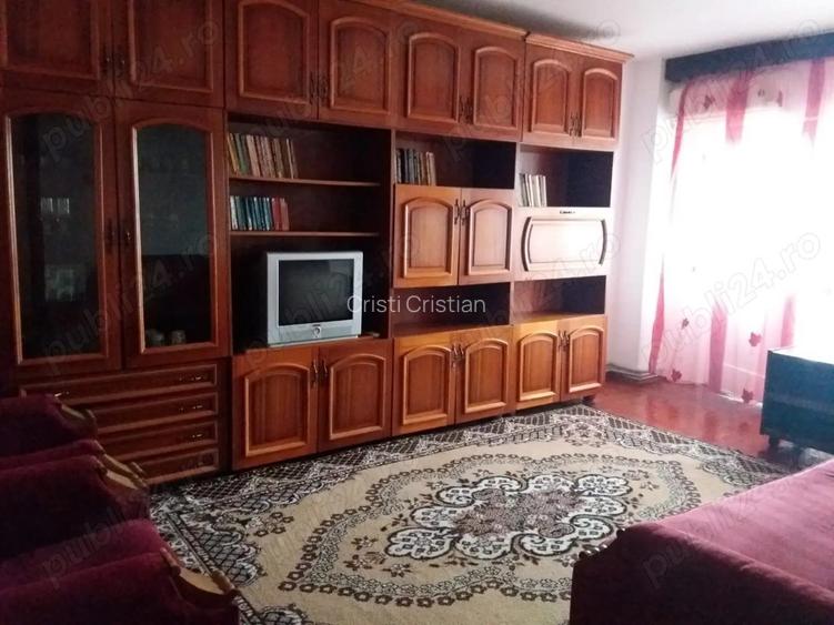Ofer spre inchiriere apartament 3 camere Ofer spre inchiriere apartament 3 camere