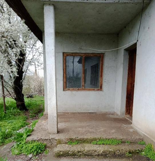 Casa din boltari, acoperita cu tabla, vizavi de gara - 3