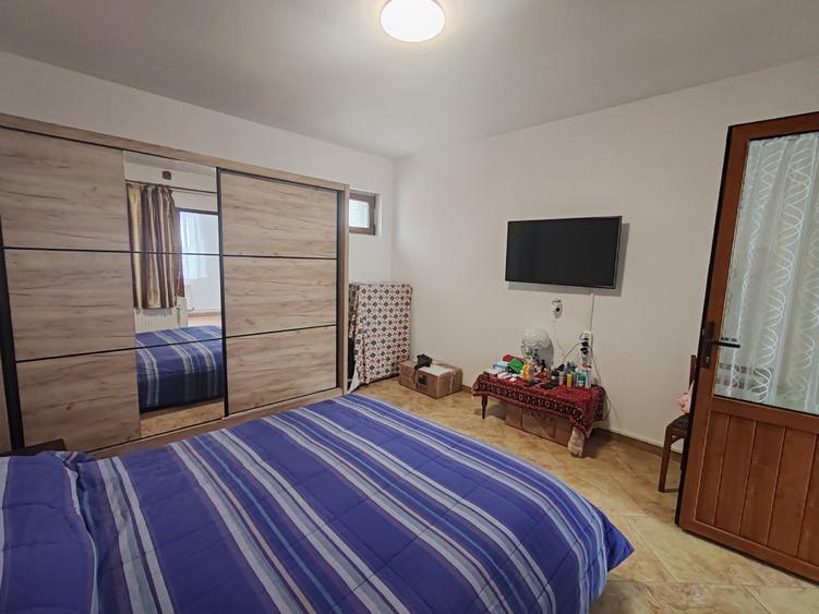 Casa 4 camere libera la vanzare GHIMBAV - zona Garii - 3