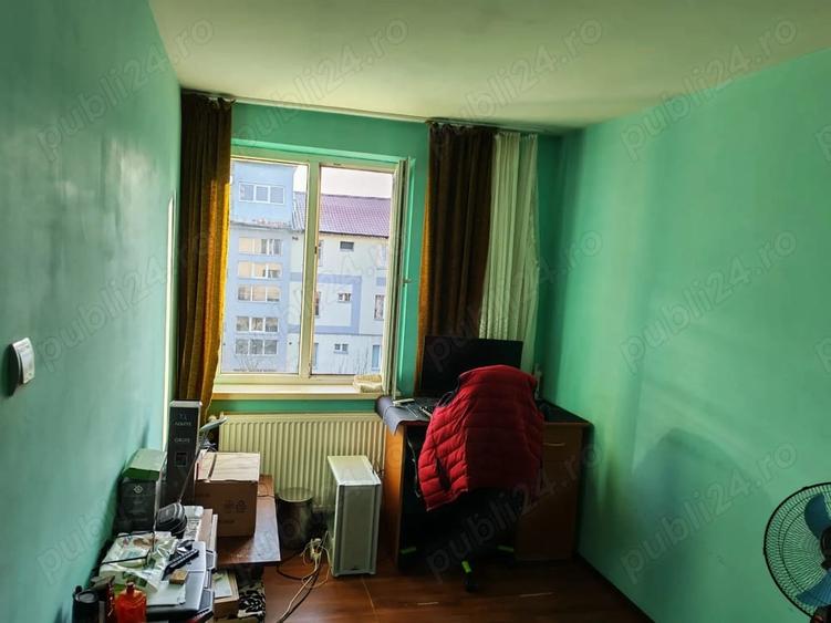 Apartament cu 3 camere semidecomandat în Ultracentral