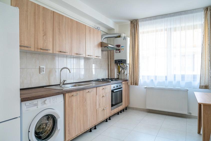 Apartament cu 2 camere decomandat în Tractorul