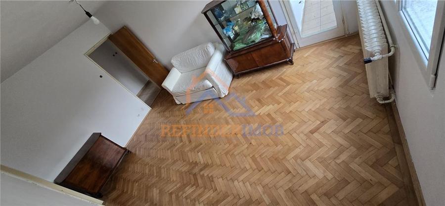 Apartament de vanzare cu 3 camere, zona Titan - 2