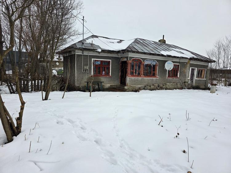 Casa batraneasca 74 mp si curte 1080 mp intravilan com Branistea Titu - 4