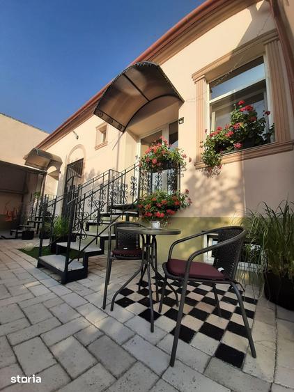 Casă cu 5 camere cu Teren 380 Mp în Central