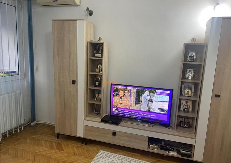 Apartament 3 camere , zona cartier Sud ,et 2/4 , decomandat - 17