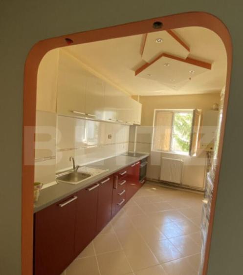 Apartament de 3 camere, 2 bai si balcon inchis, etaj interme - 5