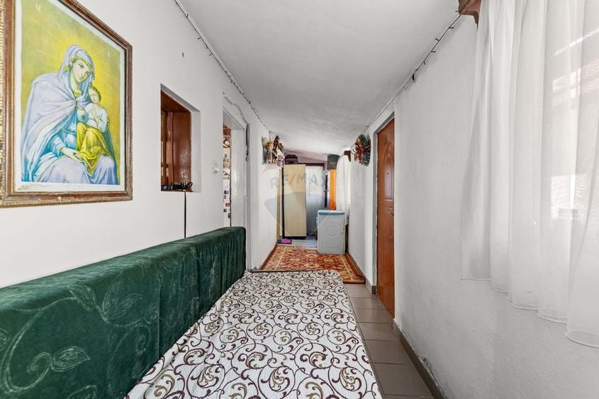 Casă cu 5 camere in Barzava - 10