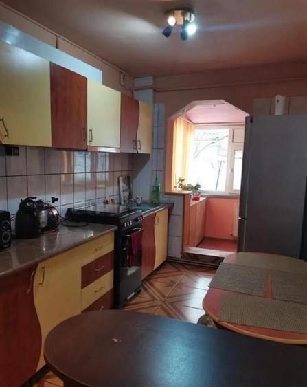 Apartament cu 2 camere, decomandat - zona Tractorul. - 4
