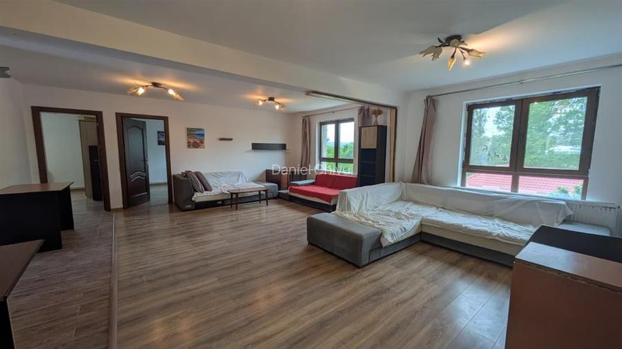 De inchiriat 4 camere, Valea adanca in spate la Capitol