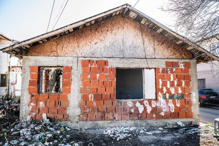 Casa de vanzare 4 camere Strada Izvoare Ploiesti - 2