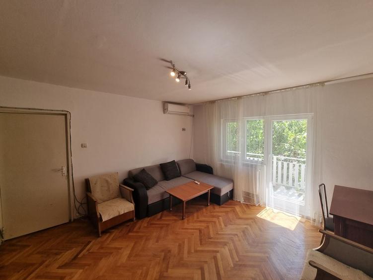 Apartament cu 3 camere semidecomandat, mobilat în Girocului