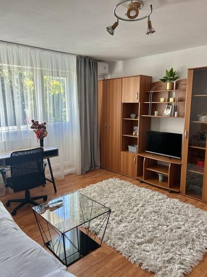 Apartament cu 2 camere semidecomandat în Brazda lui Novac