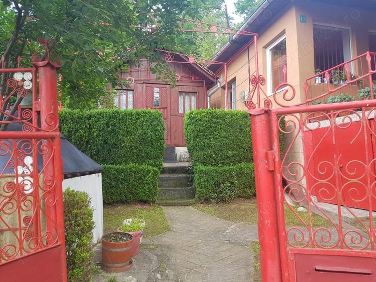 Casă cu 5 camere cu Teren 643 Mp în Poieni