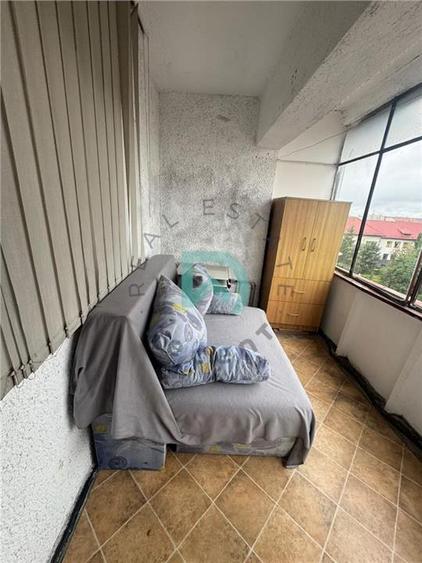 Apartament cu 3 camere decomandat în Calea București